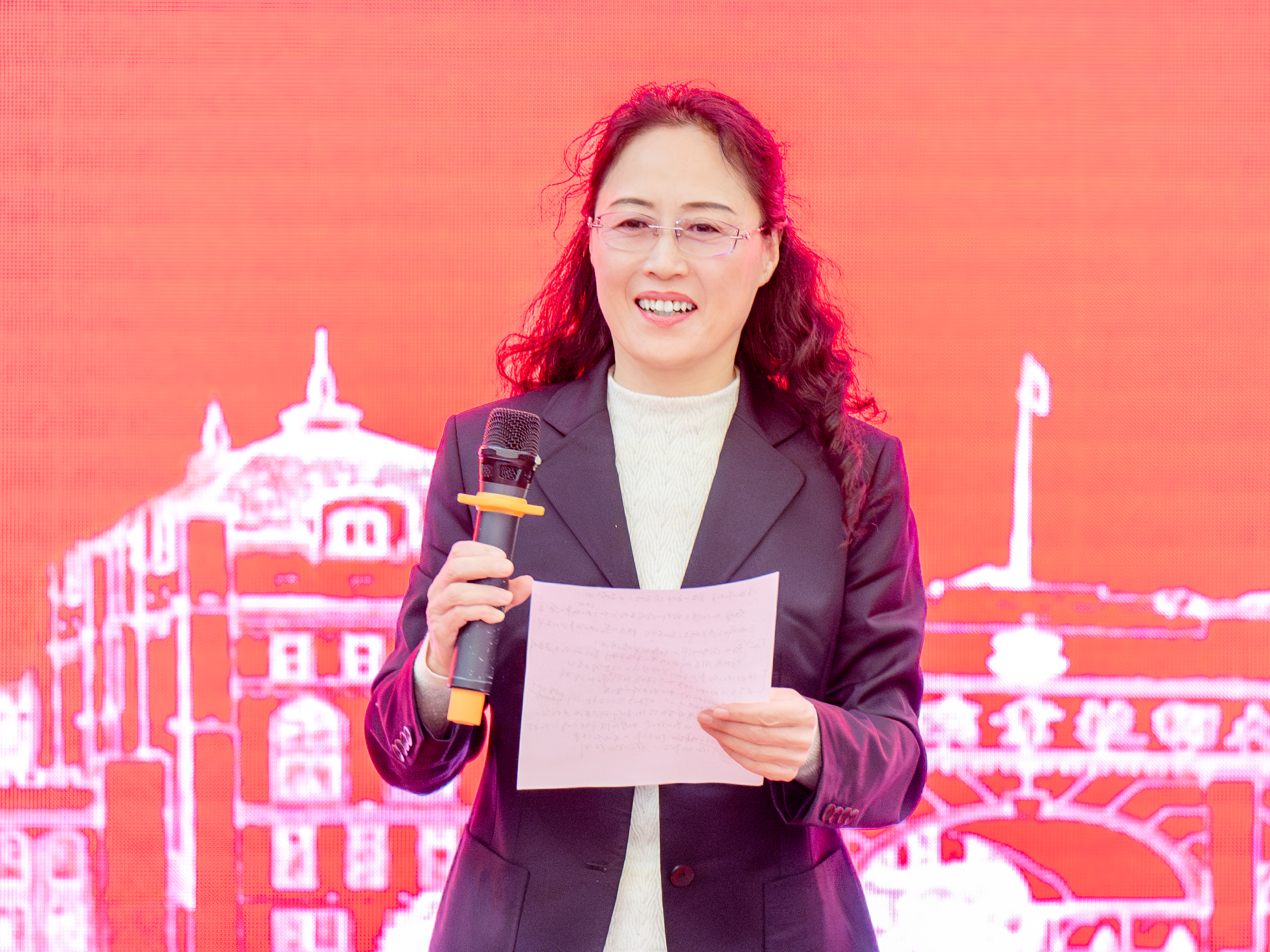 图8 朱颖华教授现场点评.jpg